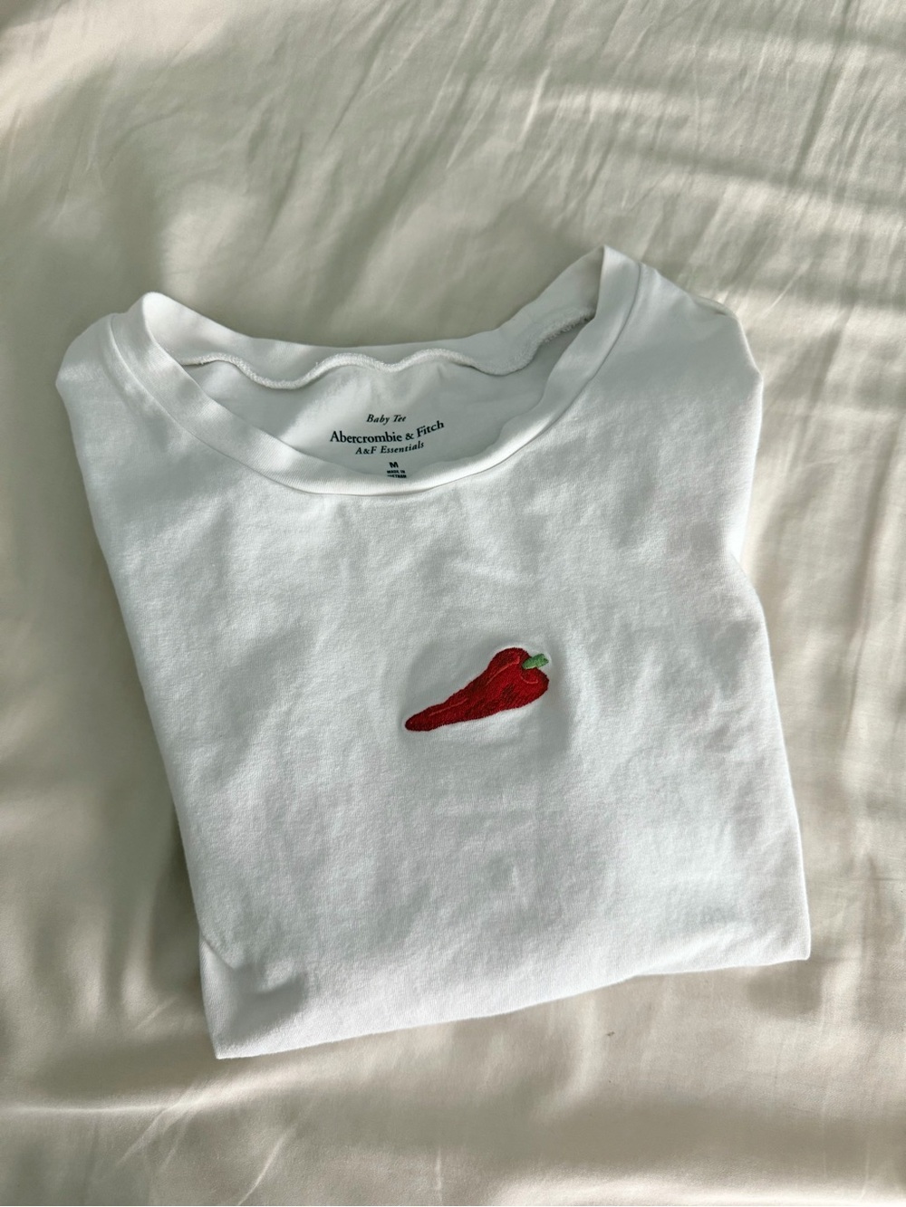 Abercrombie chili pepper baby tee white medium
